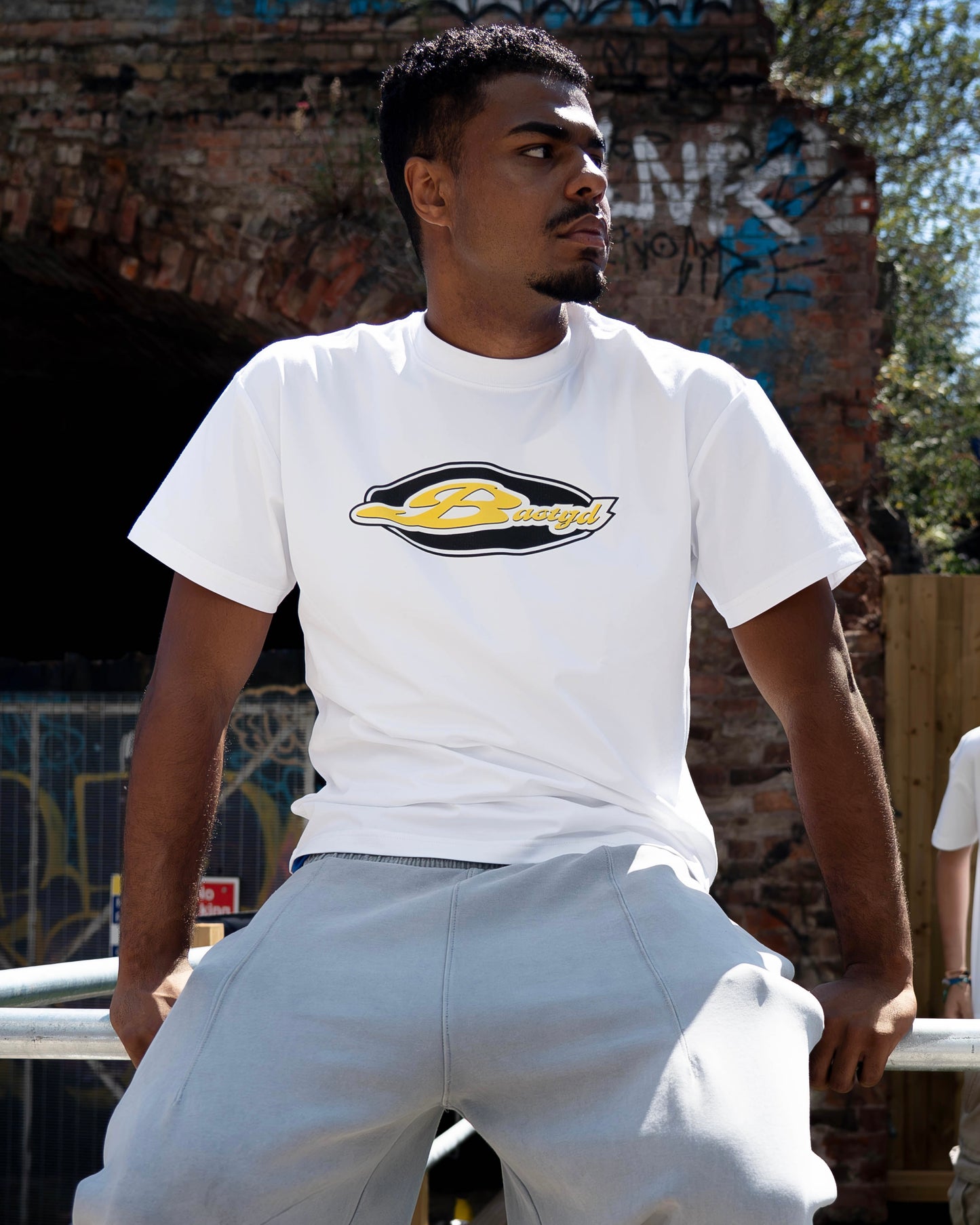 SIGNATURE LOGO WHITE T-SHIRT [YELLOW]
