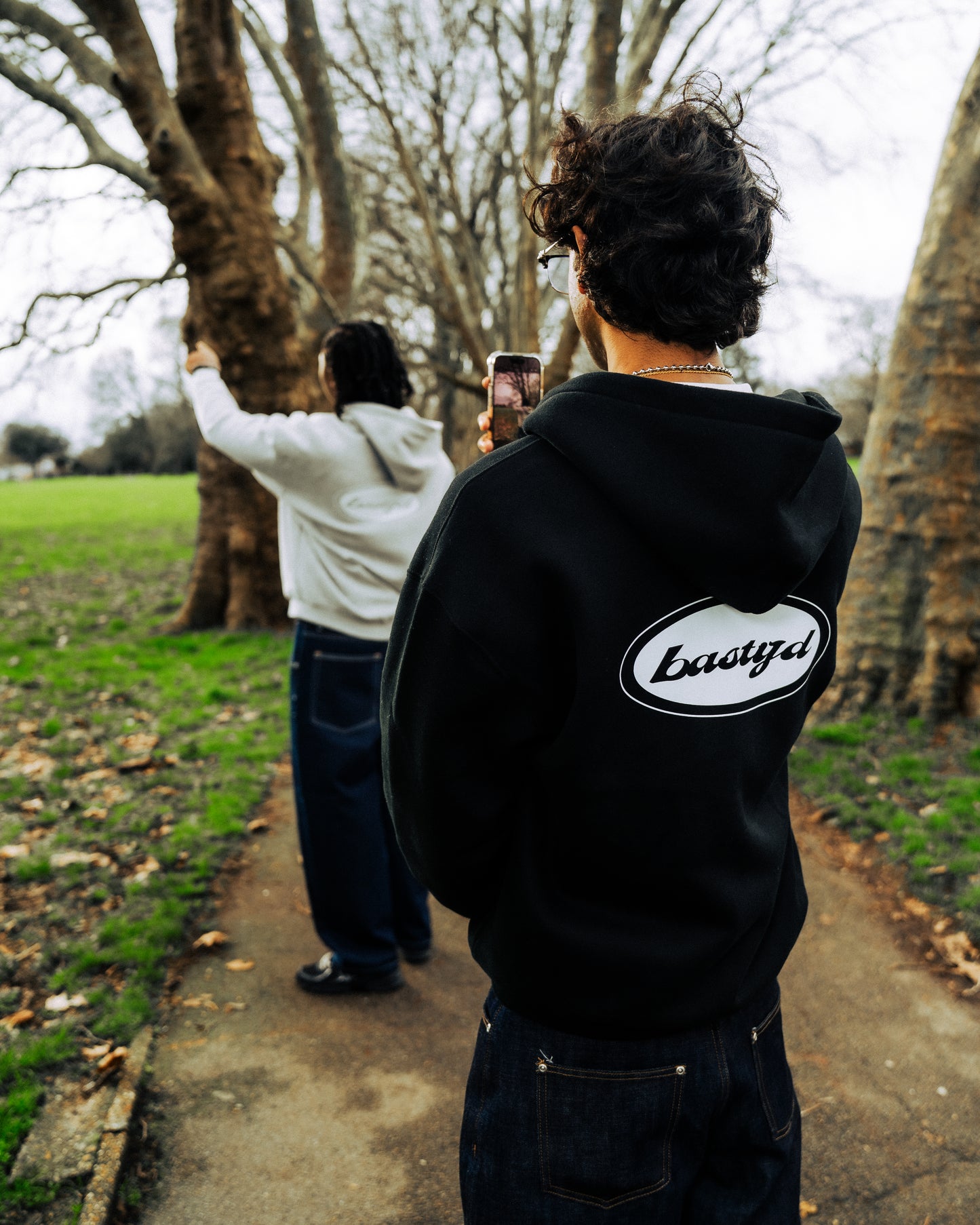 FLEECED ESSENTIAL ZIP HOODIE [JET BLACK]