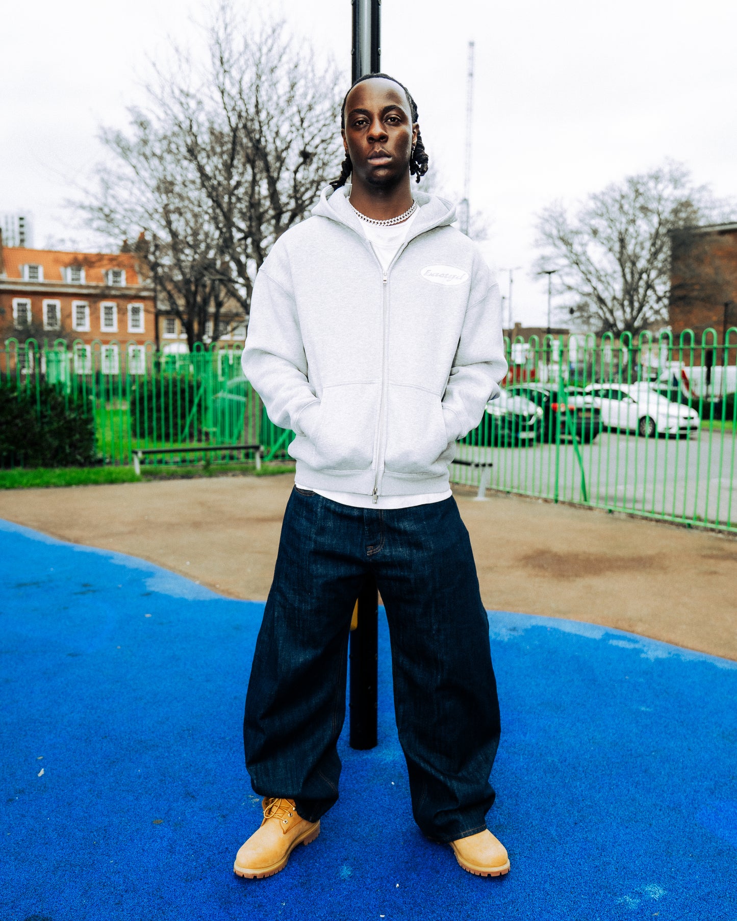 FLEECED ESSENTIAL ZIP HOODIE - [LIGHT GREY]