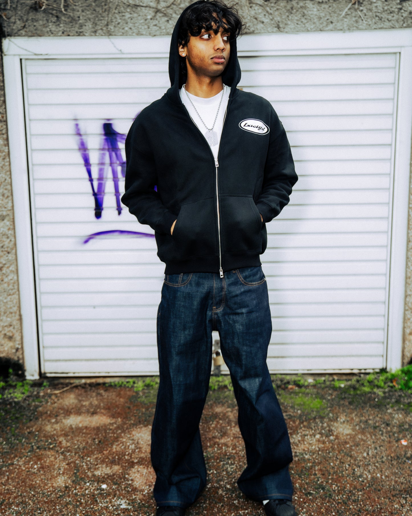 FLEECED ESSENTIAL ZIP HOODIE [JET BLACK]